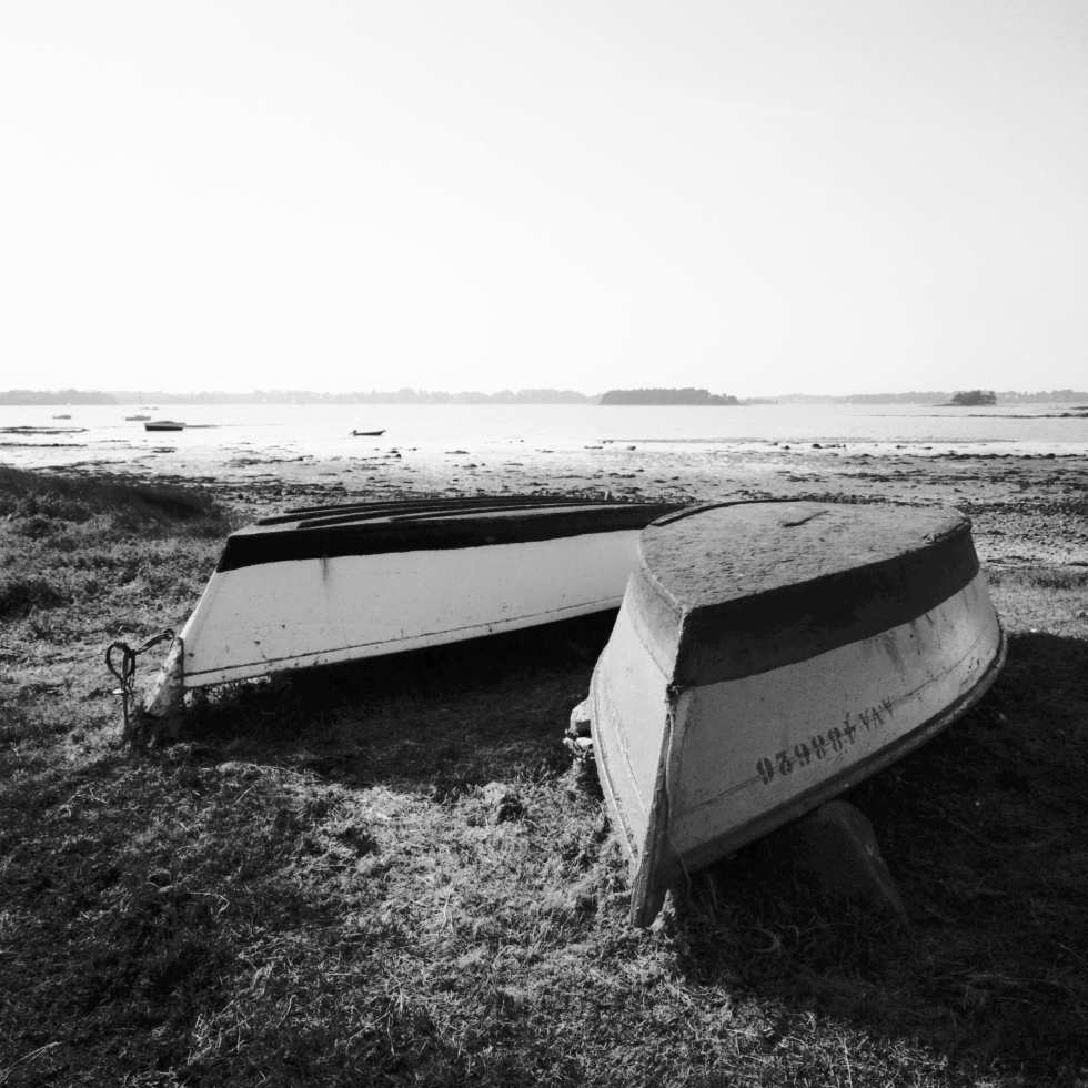 Une fin de journée, dans l'air christallin du golfe, le soleil allonge les ombres depuis son horizon en fuite